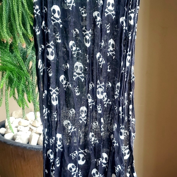 Distressed Sheer Skull Scarf - Picture 1 of 2
